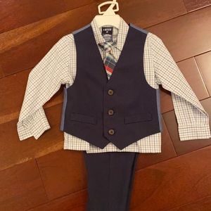 Izod Boys dressy outfit size 2t